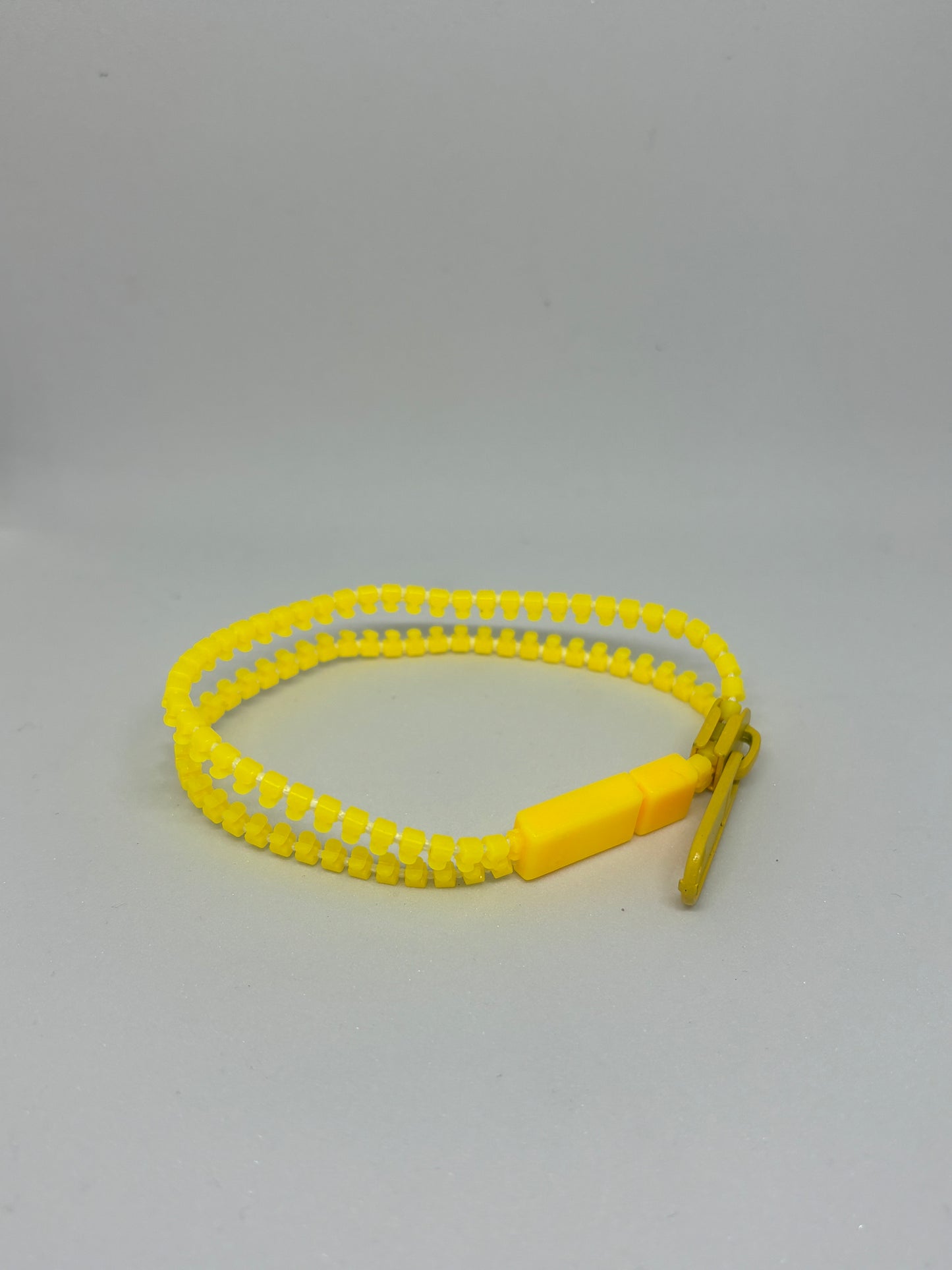 Zipper fidget bracelet