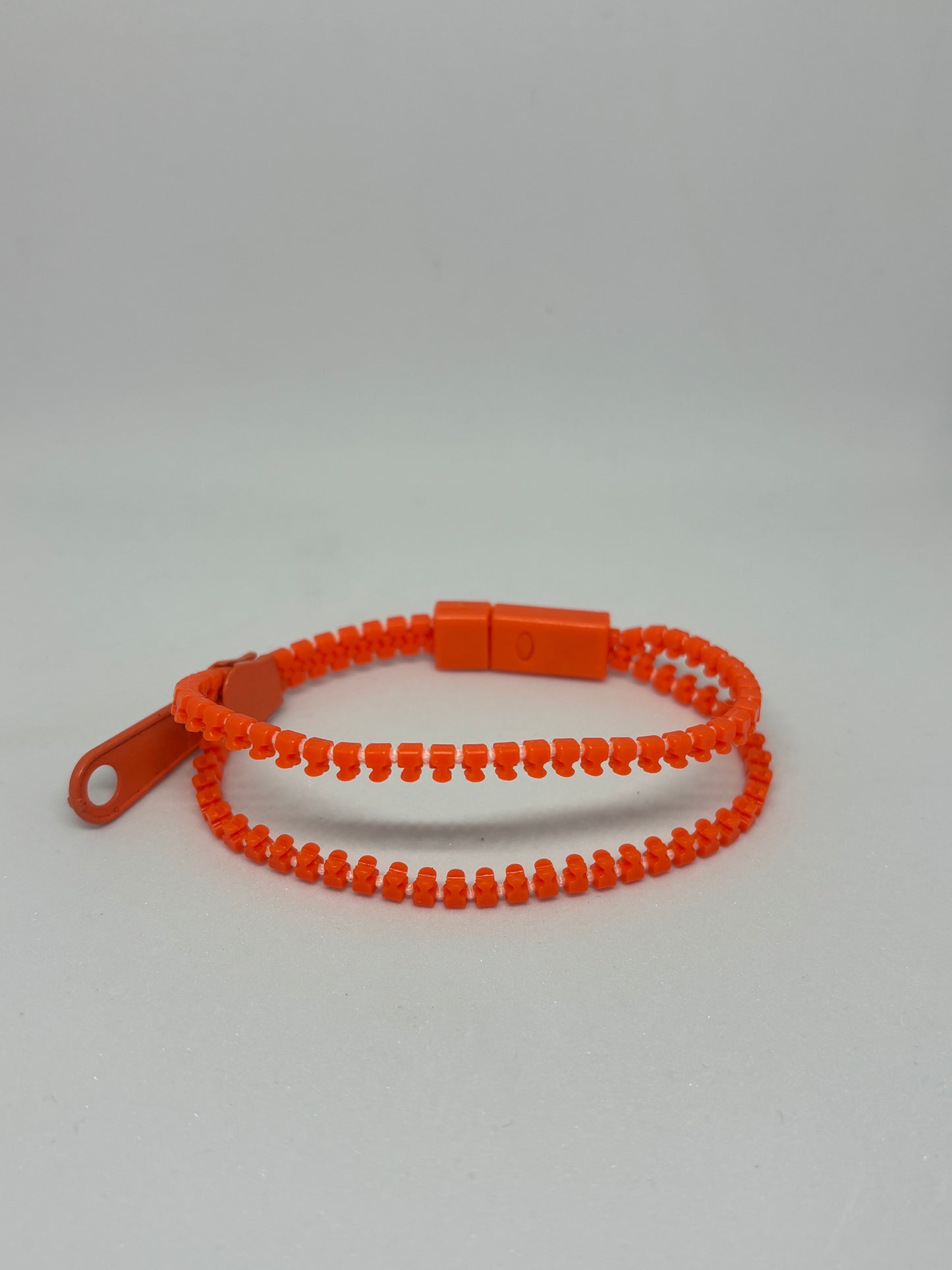 Zipper fidget bracelet