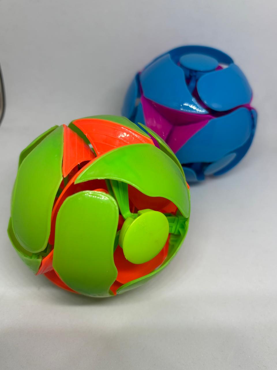 Colour-flipping Fidget Ball